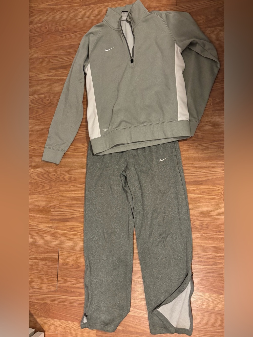 Nike grey jogging suit size medium
